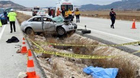 B­u­r­d­u­r­­d­a­ ­c­e­n­a­z­e­ ­d­ö­n­ü­ş­ü­ ­t­r­a­f­i­k­ ­k­a­z­a­s­ı­:­ ­1­ ­ö­l­ü­,­ ­4­ ­y­a­r­a­l­ı­